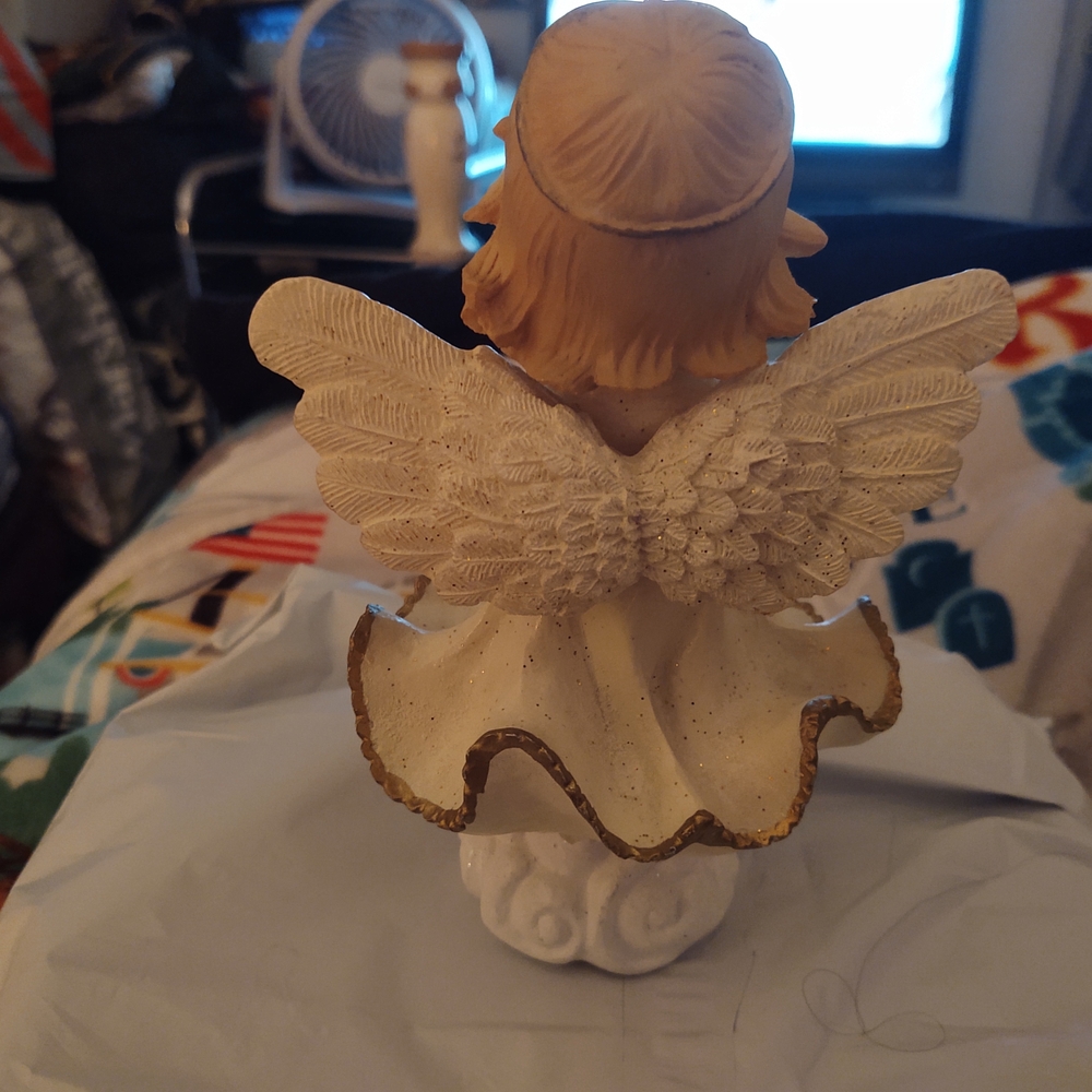Angel Figurine with Gold Accents 7" Preloved FOR DISPLAY ONLY - Picture 3 of 5